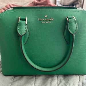 Kelly green Kate spade bag. Approx 8x10x4. New!